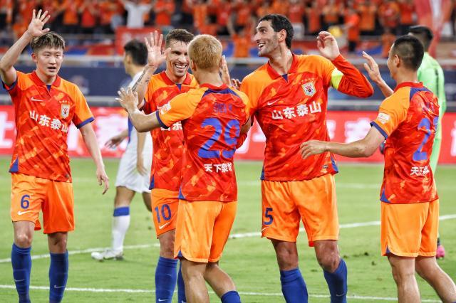 V体育-尴尬！中超结束3队还要多踢1个月 要不要改跨年？