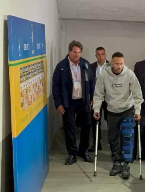 V体育APP-内马尔重伤巴西人反应不一 有人说他职业生涯完了