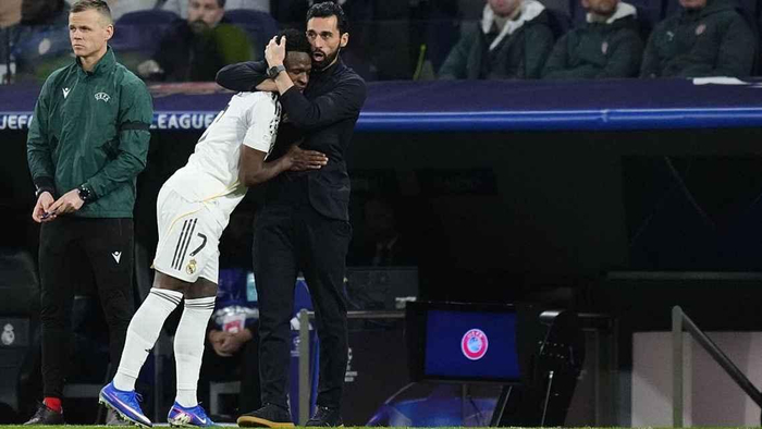 V体育官网-1球3助+全场最佳！维尼修斯击碎质疑，伯纳乌从嘘声变掌声|皇马|阿韦洛亚|基利安·姆巴佩|欧冠|维尼修斯-西尔维斯特雷_新浪体育_新浪新闻