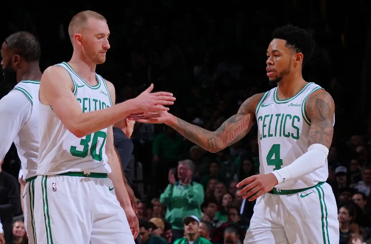 V体育APP-三分命中率回到四成！凯尔特人超级投手最近的手感真是好到离谱？