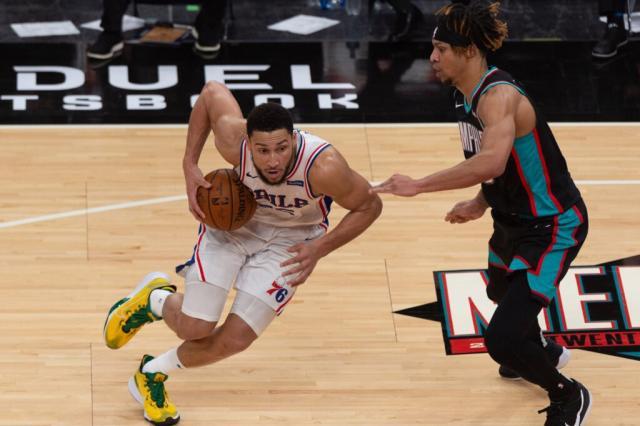 V体育下载-空位三分三不沾进攻效率也下滑 西蒙斯到底怎么了