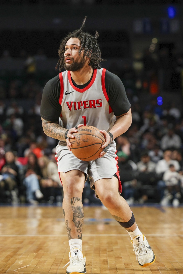 V体育娱乐-媒体人：山西男篮签下前火箭后卫戴申·尼克斯！